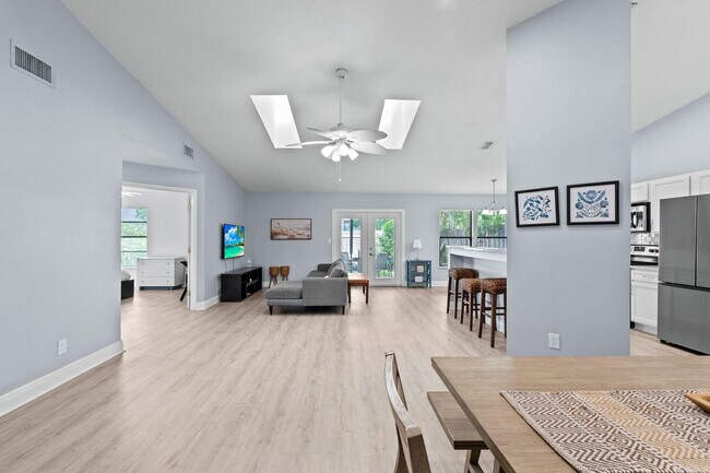 Building Photo - 1599 Bayridge Pl