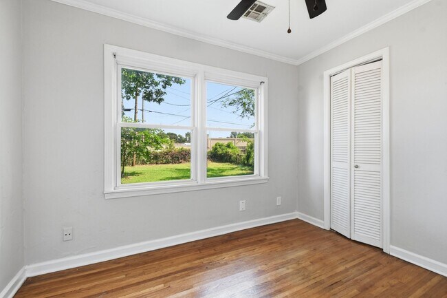 Building Photo - Remodeled Midtown Tulsa Bungalow – Classic Charm with Modern Updates!