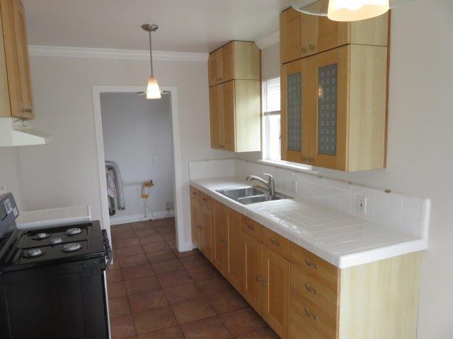 Spotless kitchen has range/oven and nook area. - 1070 10th St
