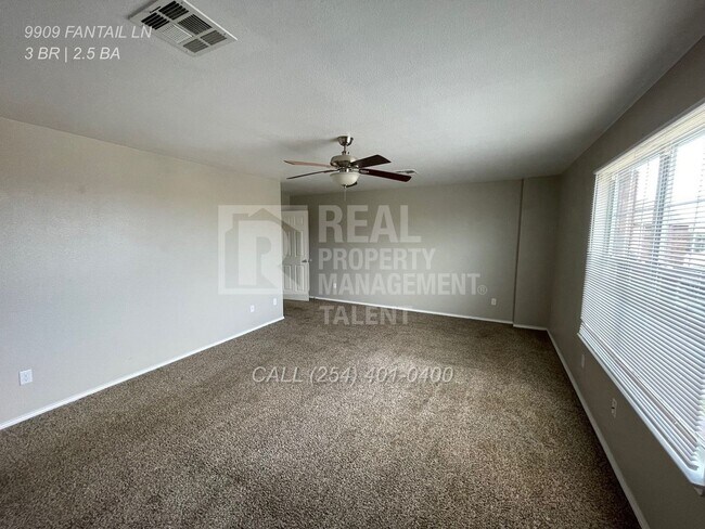 Building Photo - 9909 Fantail Ln