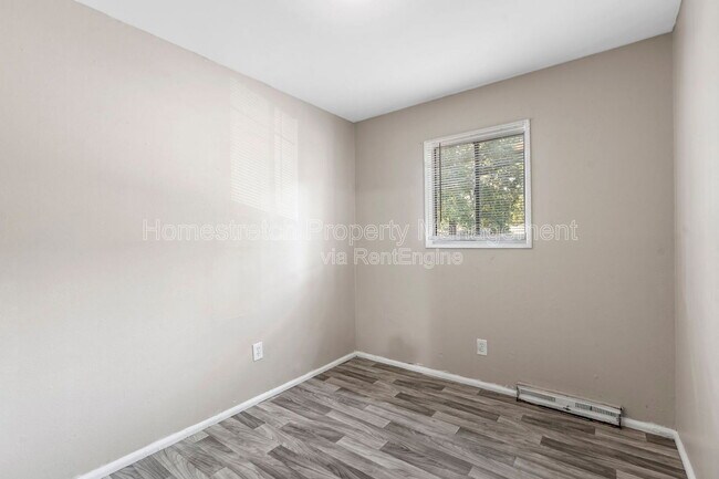 Building Photo - 10224 Lord Dr
