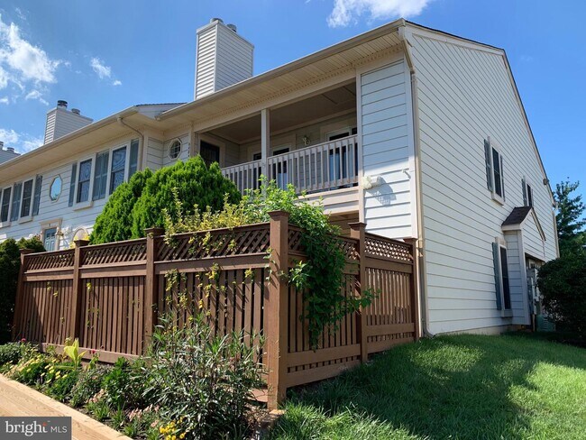 Building Photo - 6084B Essex House Square