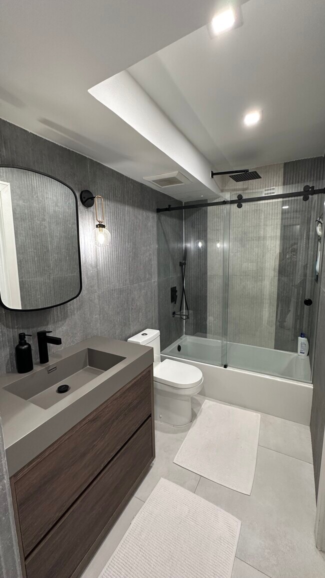 Building Photo - 2030 S Ocean Dr