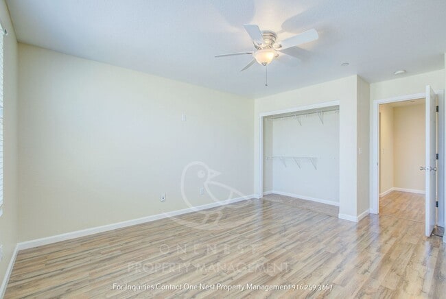 Building Photo - Huge home, Lincoln Crossing - walking dist...