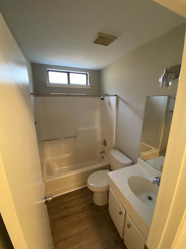 Building Photo - Maplewood Loop