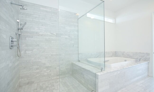 Building Photo - Exquisite Luxury high-rise 2 bedroom, 2bat...