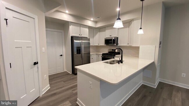 Building Photo - 2550 VERONA Pl