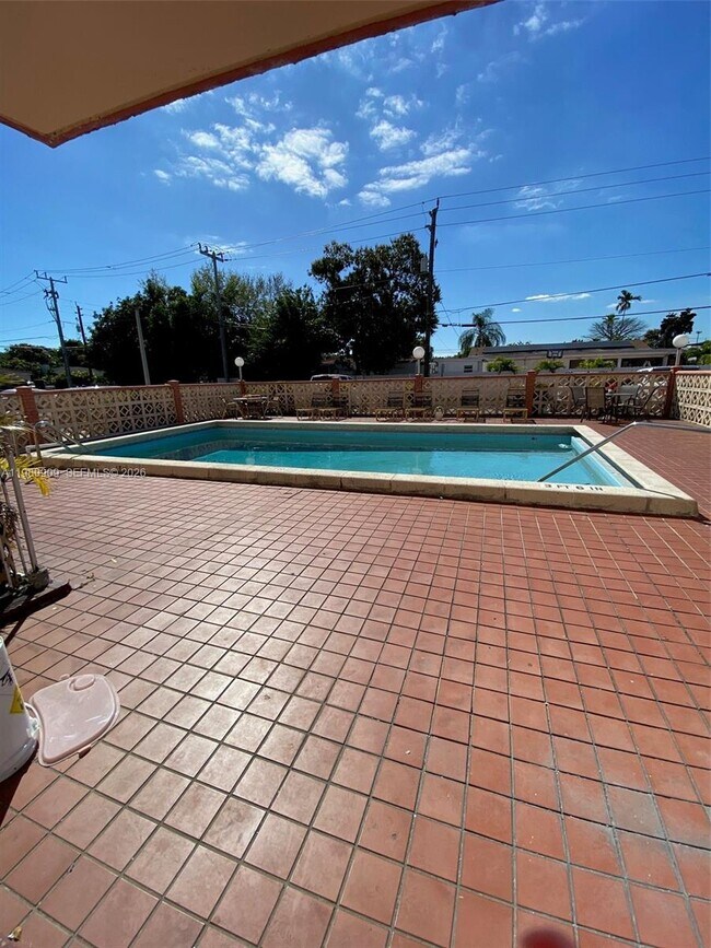 Building Photo - 6820 W Flagler St