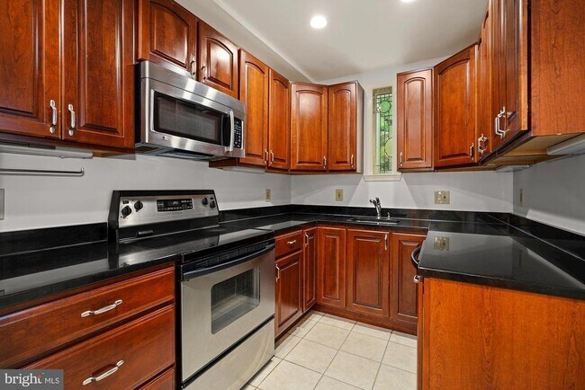 Building Photo - 1241 30th St NW