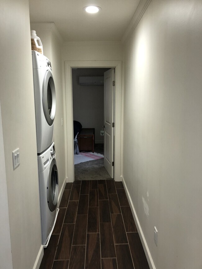 Building Photo - 105 Wiedmaier Ct