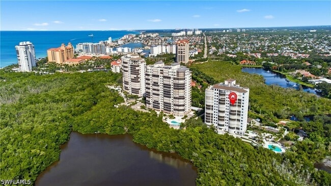 Building Photo - 8990 Bay Colony Dr