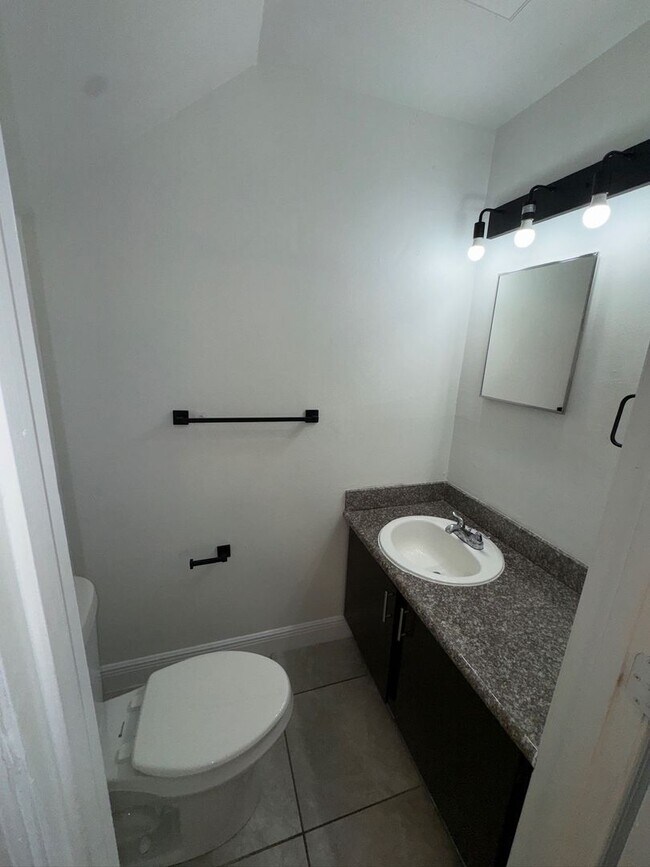 Building Photo - 1193 Bentley Rd