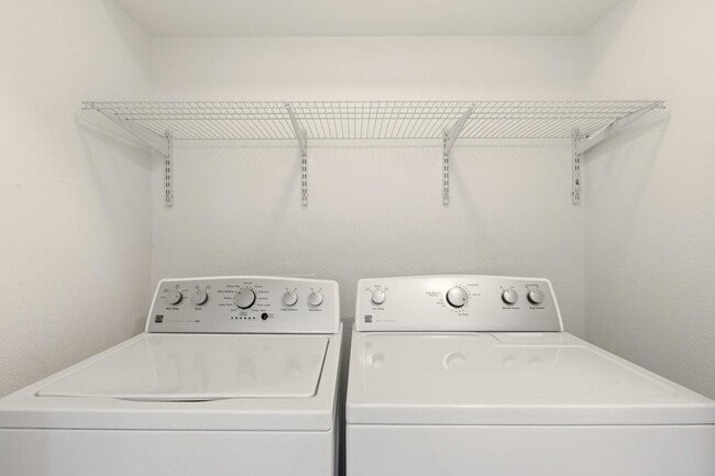 Building Photo - 814 W Mary St