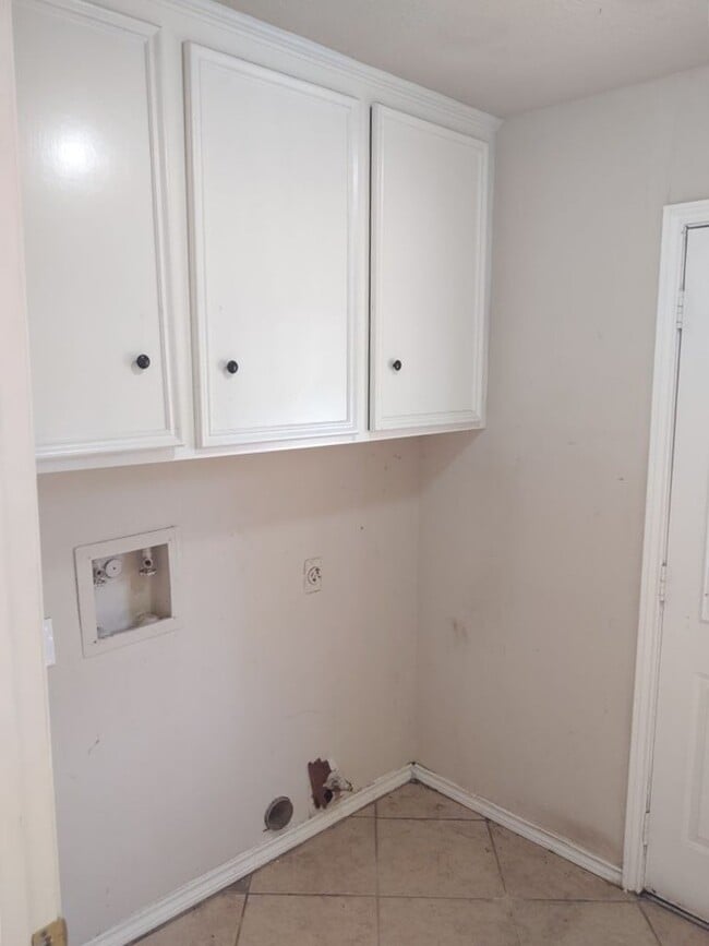 Building Photo - 14915 Oak Bluff Ct