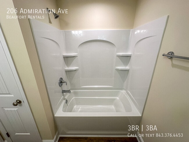 Building Photo - 206 Admiration Ave
