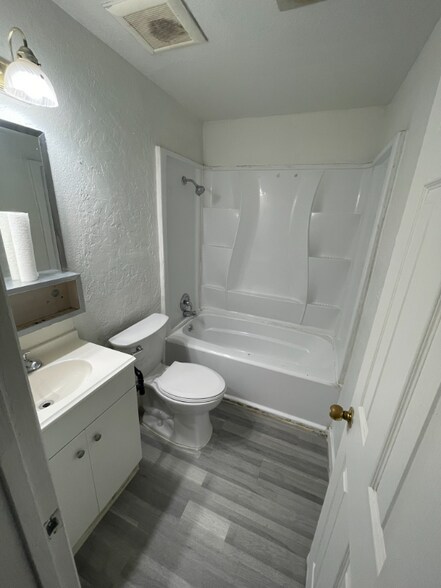 Building Photo - 813 S Roosevelt St