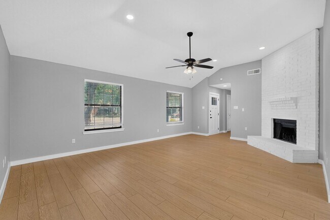 Building Photo - 3701 University Dr