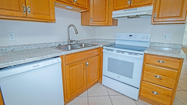 Building Photo - 8757 SE Hobe Ridge Ave