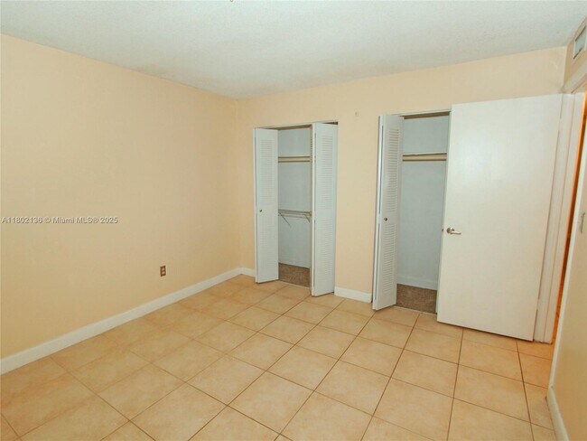 Building Photo - 8650 SW 109th Ave
