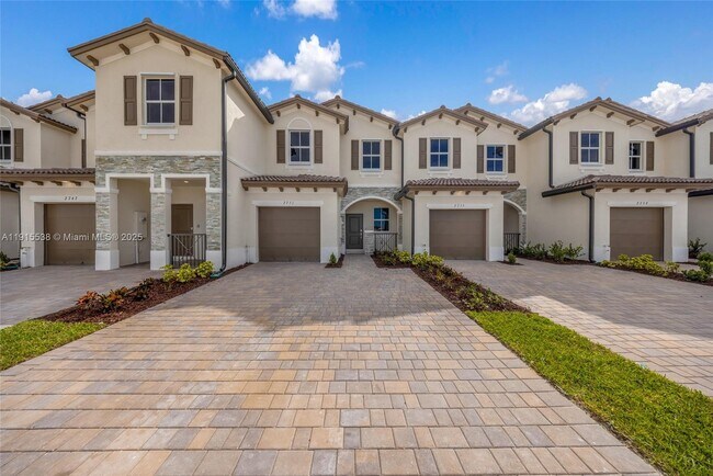 Primary Photo - 2751 SE 25th Ave