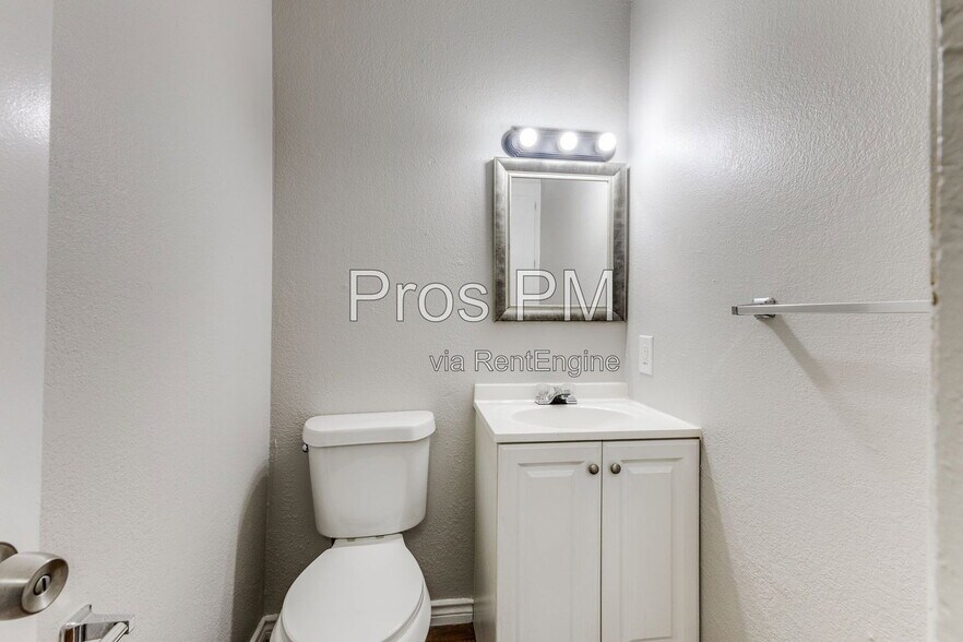 Building Photo - 12129 Spring Branch Dr