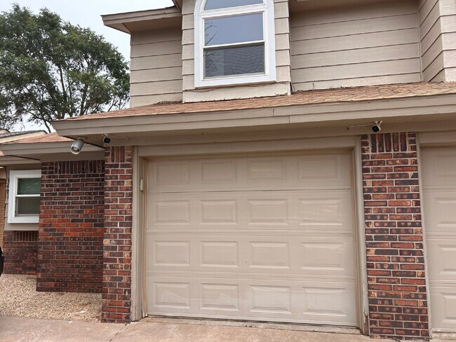 Primary Photo - Spacious 2/2/1 Townhouse in Frenship ISD