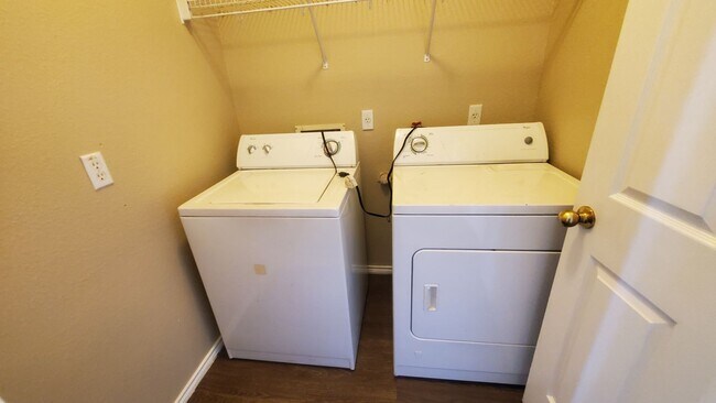 Building Photo - 14001 Cambourne Dr