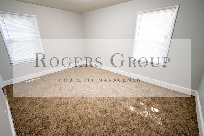 Building Photo - 815 Eastway Dr