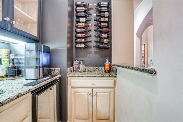 Building Photo - 5902 Arrowhead Dr