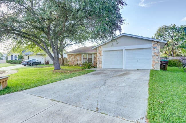 Building Photo - One Story Rental Home located near FM 78 and Walzem available for asap move in!