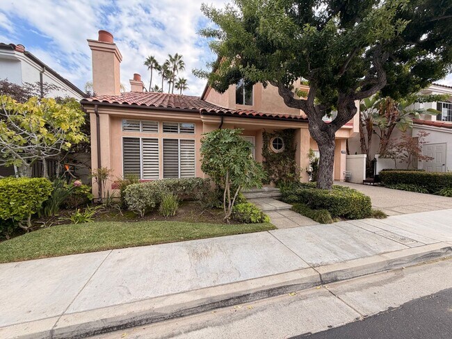 Building Photo - Beautiful 3 Bedroom, 2.5 Bathroom Newport ...