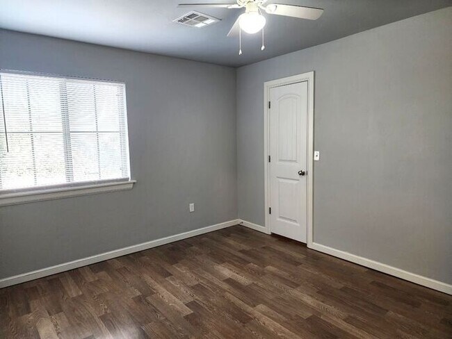 Building Photo - Spacious 5 Bedroom 3 Bath In Highland Park Add in Edmond