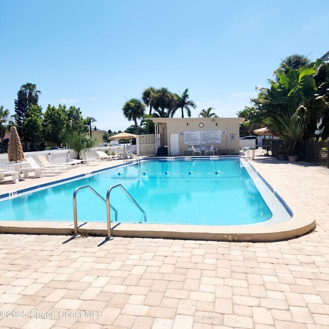 Building Photo - 223 Columbia Dr