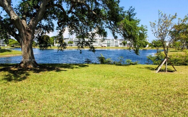 Building Photo - 319 Newport V