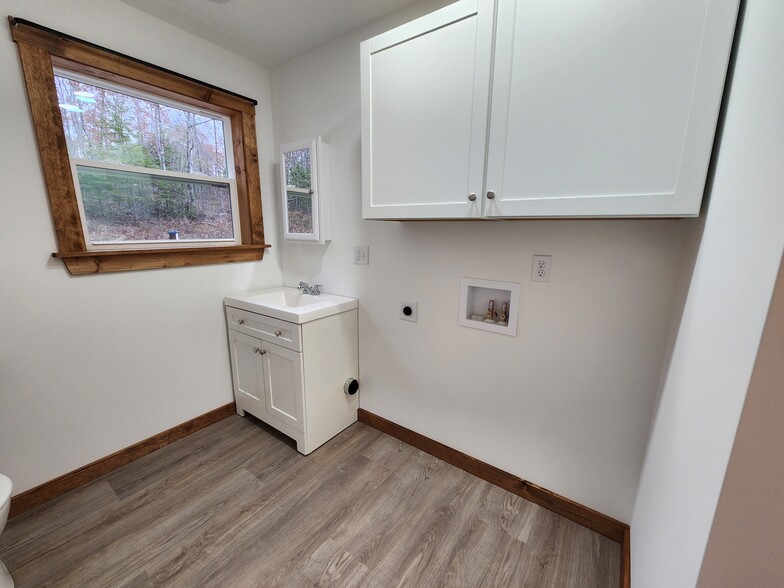 Building Photo - 153 Clark Rd