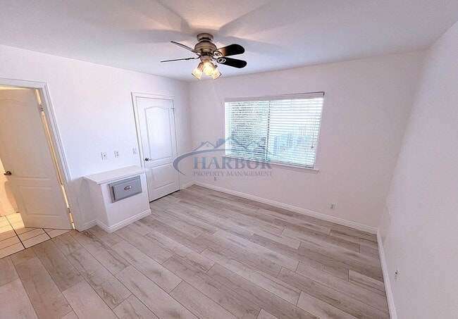 Building Photo - 3507 S Kerckhoff Ave