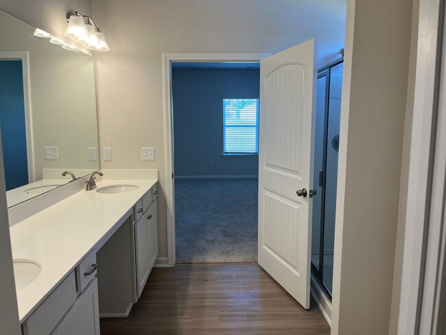 Building Photo - Beautiful Ranch Home in Sanford, Available...