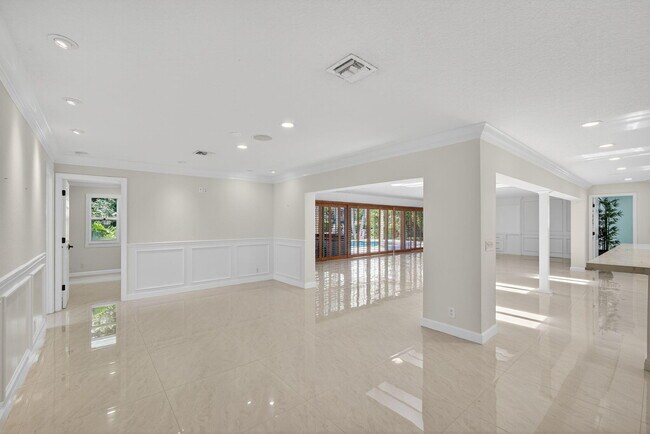 Building Photo - 15 River Dr