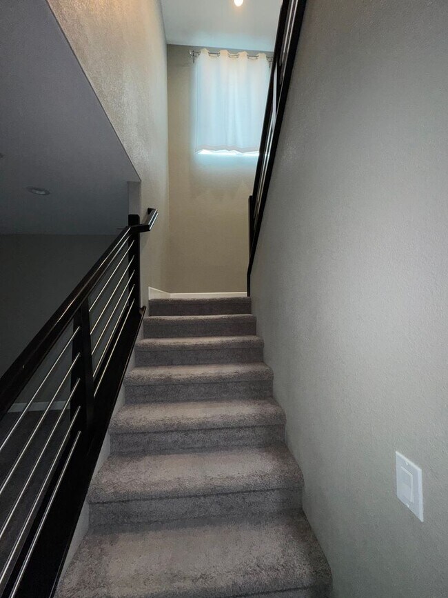 Building Photo - A Great House to Call Home!