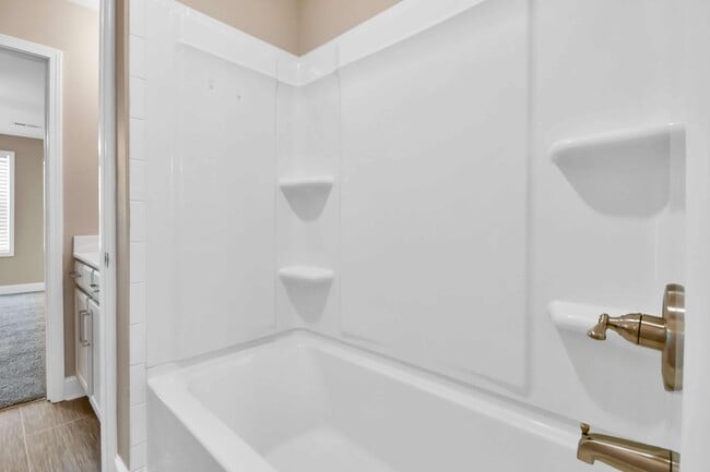 Building Photo - Two Bedroom Townhouse!