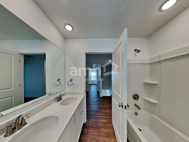 Building Photo - 1078 Castor Dr