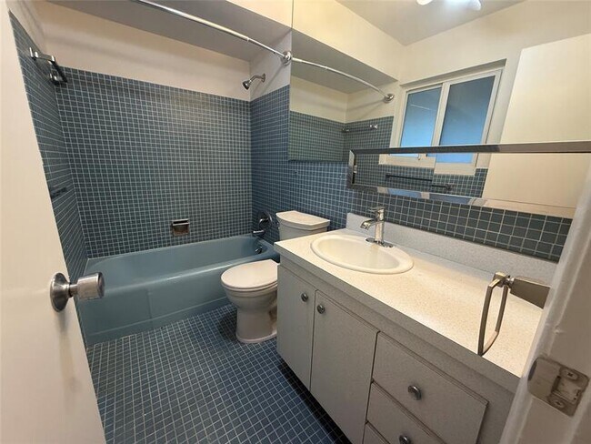 Building Photo - 4009 NE 21st Ave