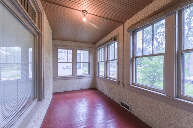Building Photo - 4849 Vincent Ave S