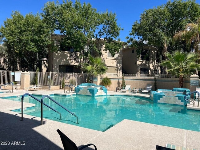Building Photo - 1-Bedroom Condo in the Heart of Scottsdale!