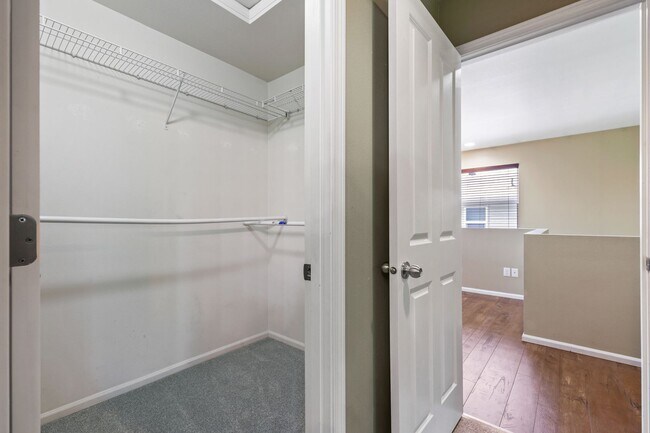 Building Photo - 1094 Ebbets Dr