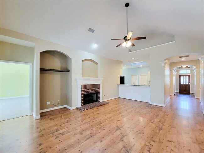 Building Photo - 3218 Vanity Dr