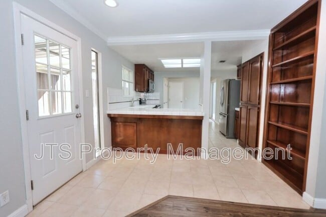 Building Photo - 9221 Rock Canyon Way