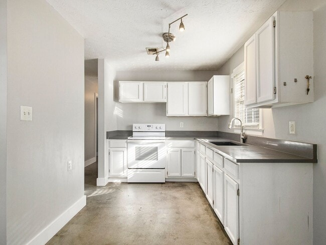 Building Photo - 3 bdrm, 1 bath in Grant Park