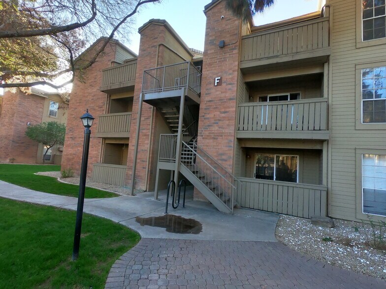 Building Photo - 200 E Southern Ave