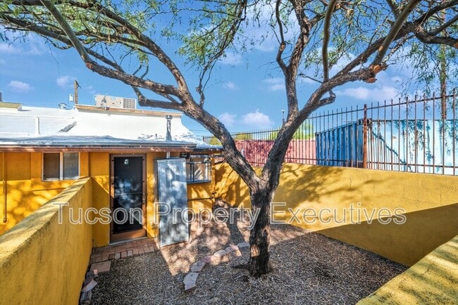 Building Photo - 837 S 8th Ave